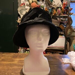 Vintage ladies Martelle black swagger hat